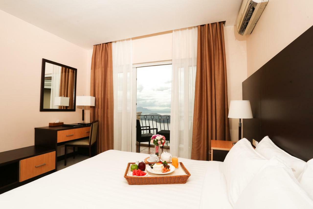 โรงแรมเดอะ เลค ทาเกย์เตย์ Tagaytay City ภายนอก รูปภาพ