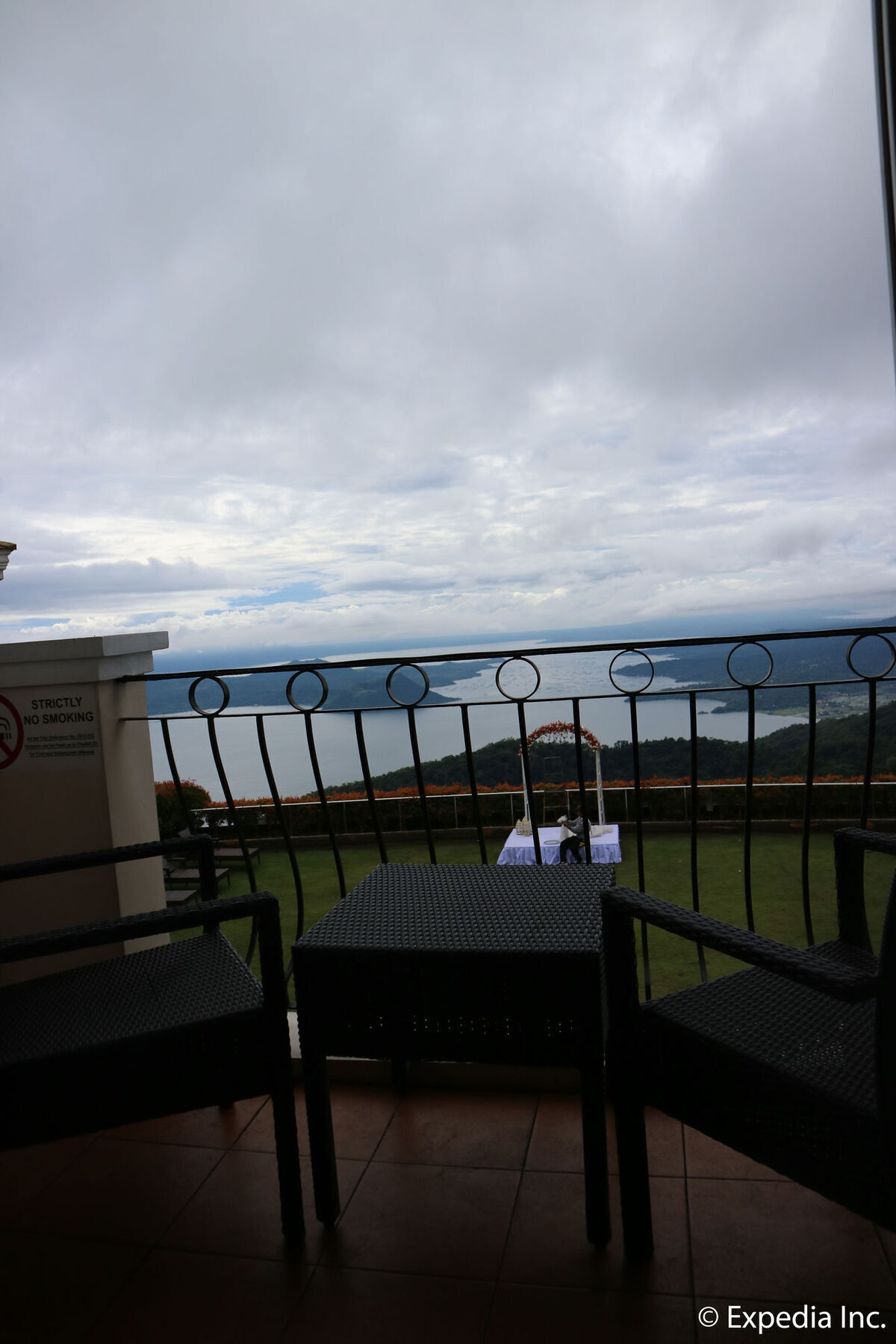 โรงแรมเดอะ เลค ทาเกย์เตย์ Tagaytay City ภายนอก รูปภาพ