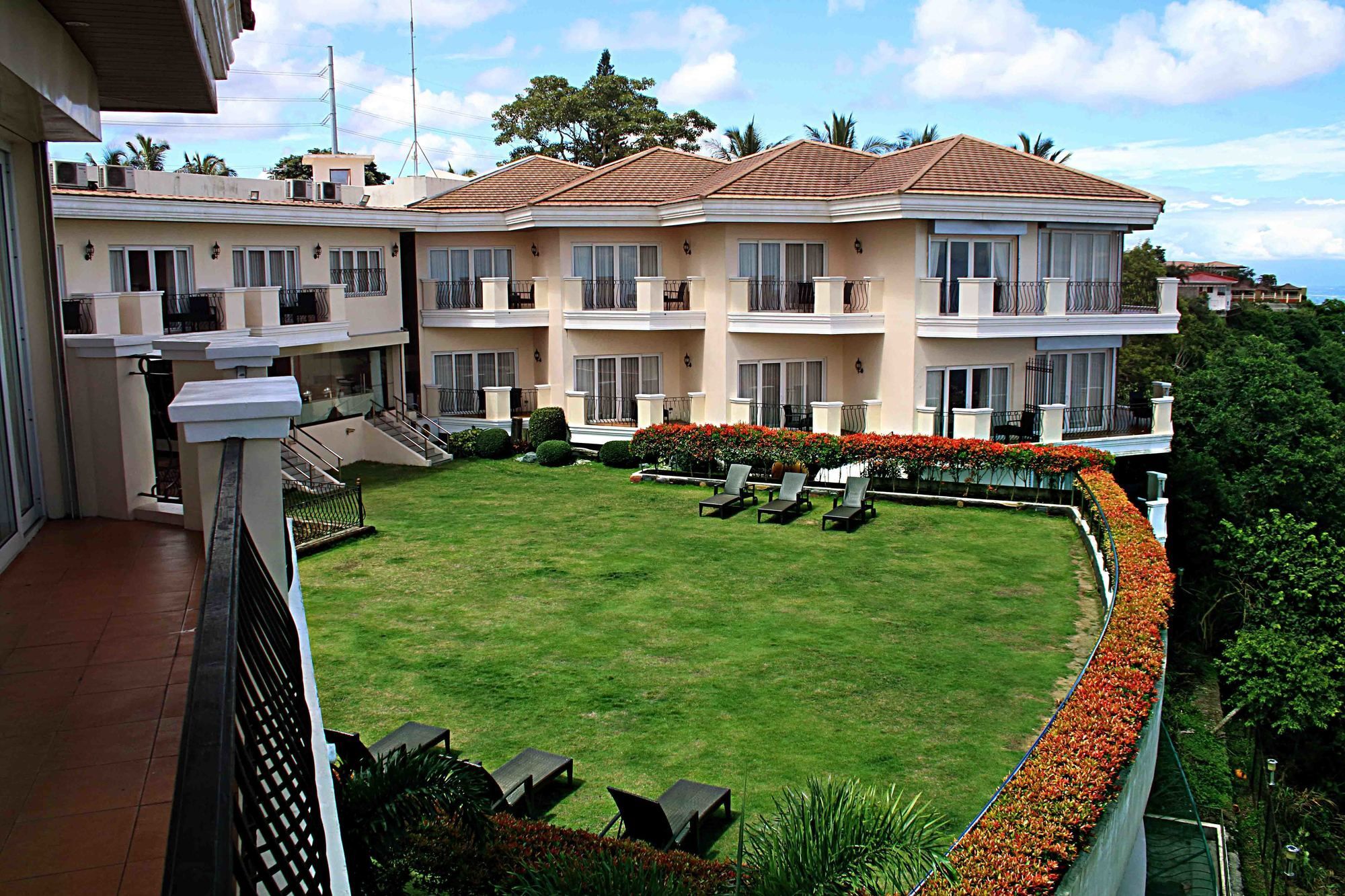 โรงแรมเดอะ เลค ทาเกย์เตย์ Tagaytay City ภายนอก รูปภาพ
